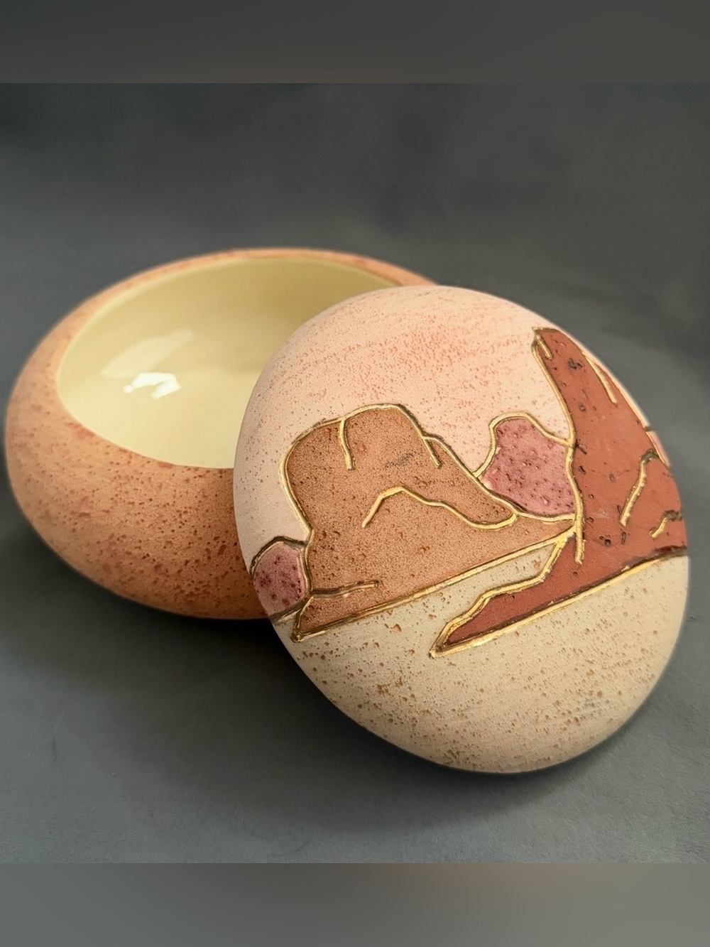 Russell's Originals Southwest Dresser Bowl Art Pottery 22K Gold Desert Scene EUC - Picture 3 of 10